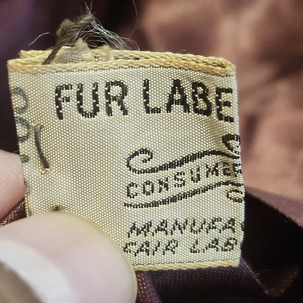 Pre-owned,  but very good condition women's fur shawl. - Picture 2 of 13